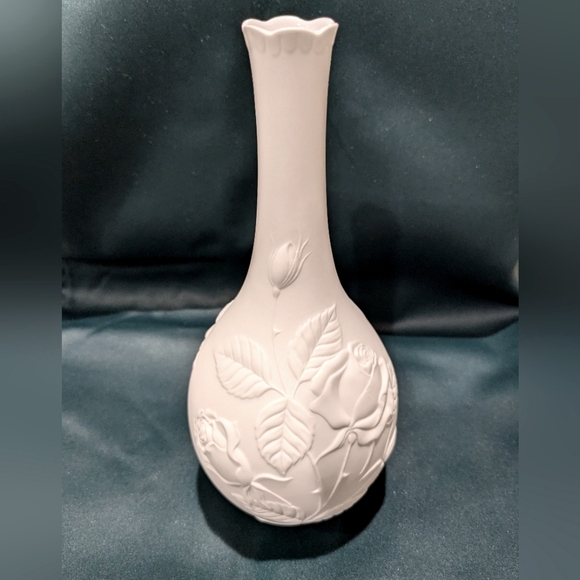 Kaiser Rose Vase in Mint Condition - Picture 1 of 5